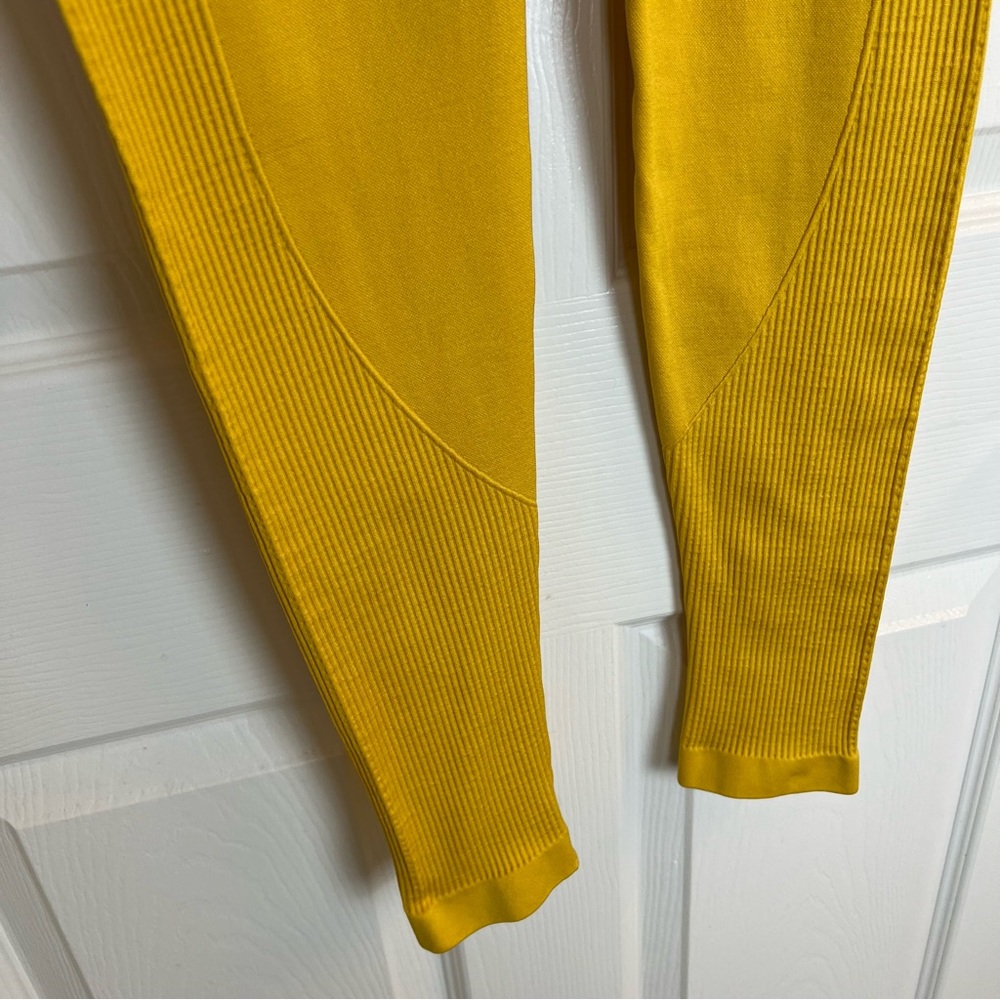 Yellow Ribbed Leggings - Picture 4 of 12